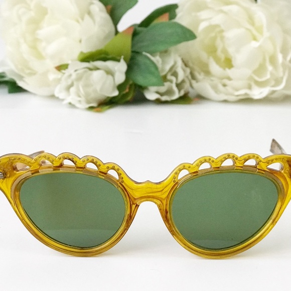 Vintage Accessories - Vintage 1950s Cat Eye Sunglasses Scallop Detail